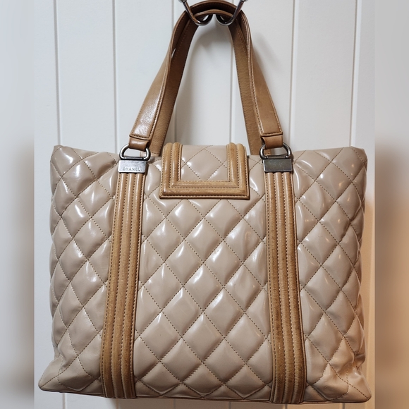 CHANEL Boy Diamond Quilt Patent Leather Tote 16 Series ***RARE and Delicious*** - Picture 3 of 16